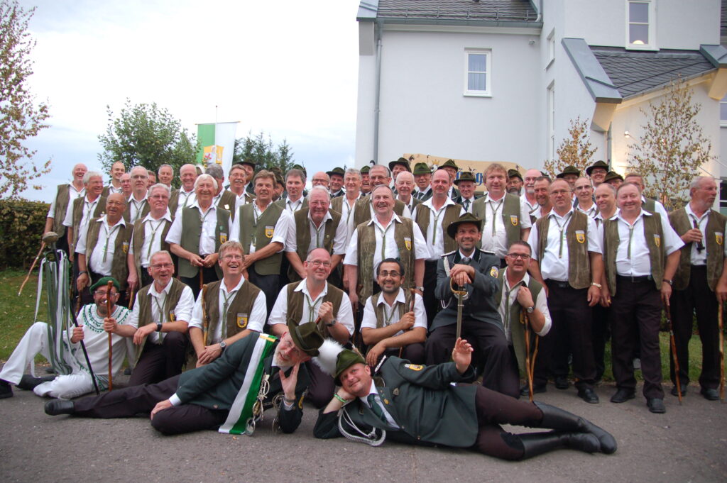 Freischießen 2014: Nach dem sonntäglichen Festzug begleitete die Altstädter Männerkompanie den neuen Schützenkönig Dr. Norbert Wirtz nach Hause.