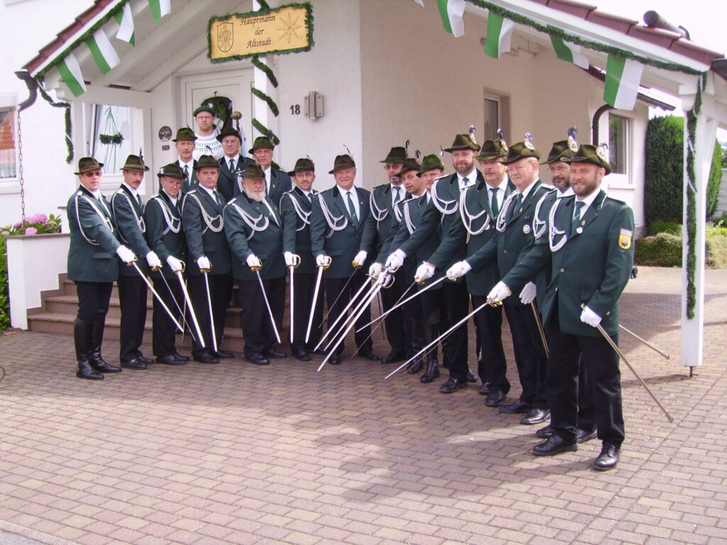 Gruppenfoto der Offiziere der Altstädter Männerkompanie beim Freischießen 2007.